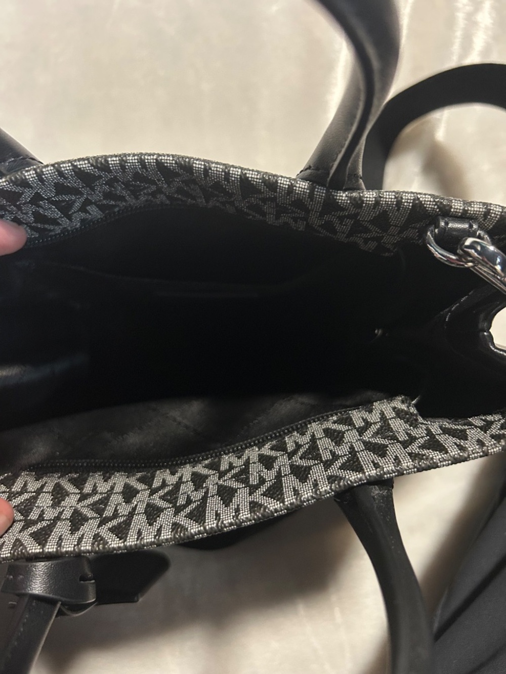 Michael Kors purse - Picture 6 of 6